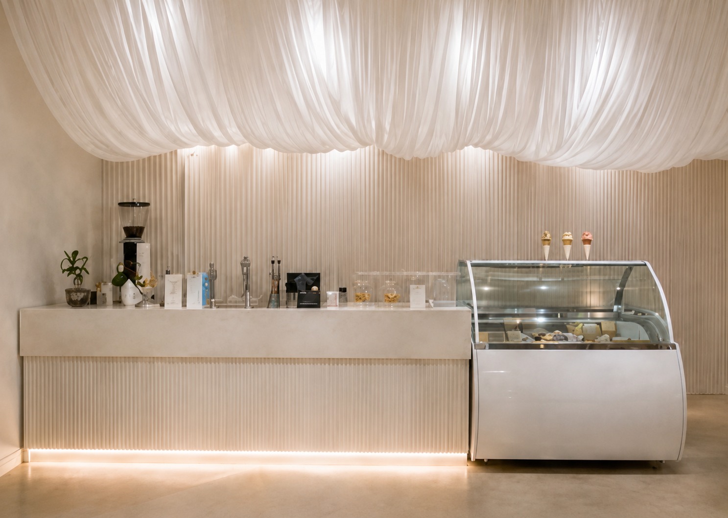 FUGITOTO counter and white curtain interior